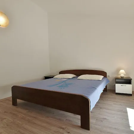 Apartment Biserka *